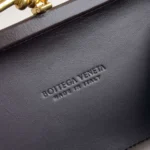 Bottega Veneta (BV) Knot