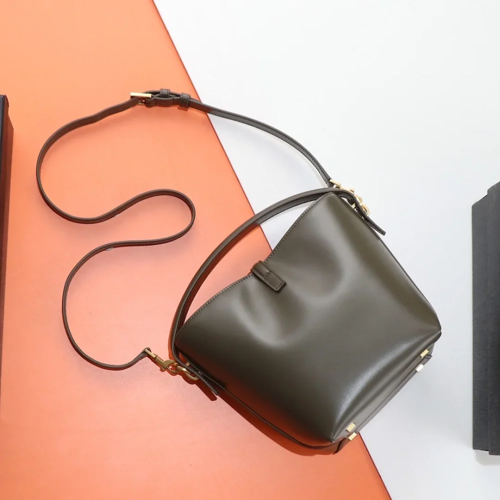 Saint Laurent LE 37 small in shiny leather