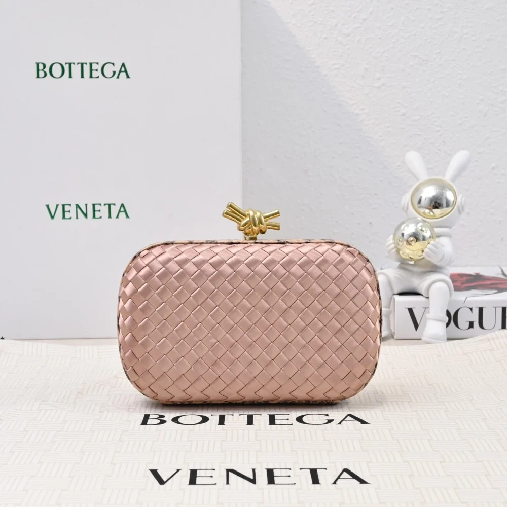 Bottega Veneta (BV) Knot